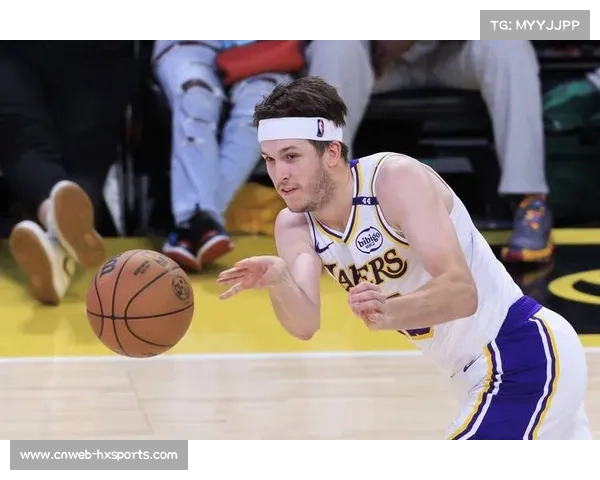 湖人球员里夫斯惊艳亮相乡村音乐节真情演唱获观众热烈好评